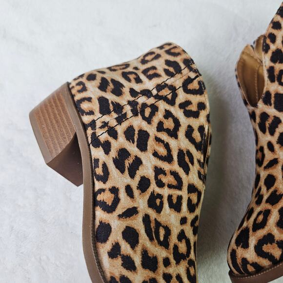 News Qupid Rager Leopard Suede Ankle Booties Size 6 Pointed Toe Block Heel - Picture 8 of 9